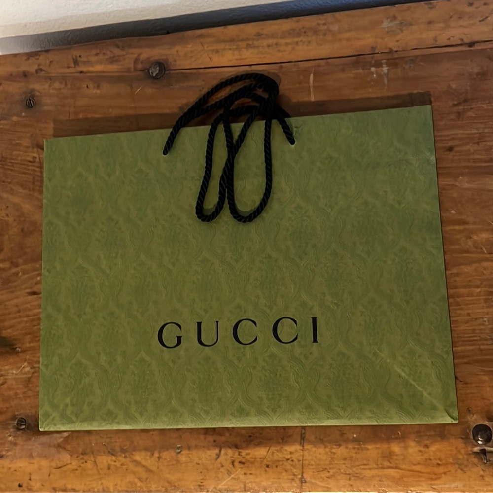 Medium authentic Gucci shopping bag